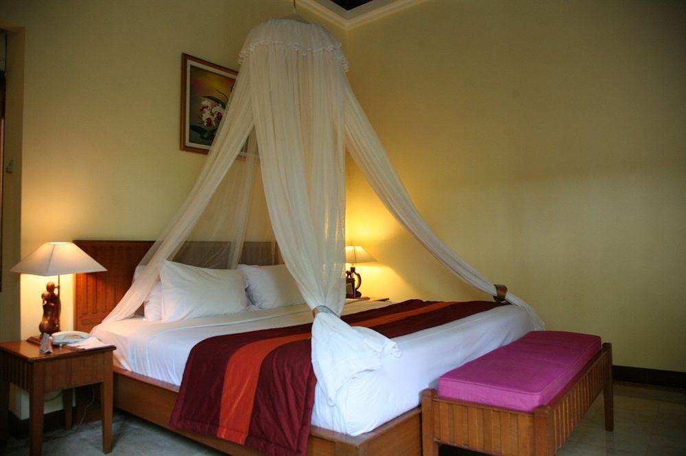 Resor Parigata 4*