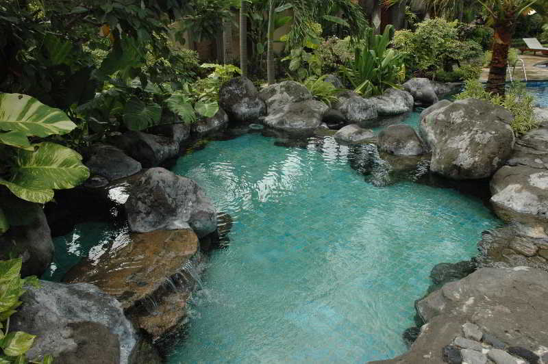 Parigata Resor 4*